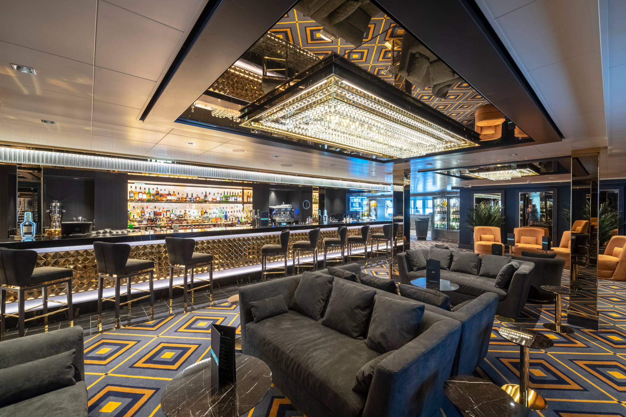 MyCruise MSC Seaview Offentlige-arealer Barer-lounger-atrium8